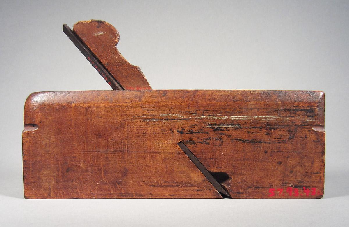 1957.0093.043 A-C Rabbet plane, side 1