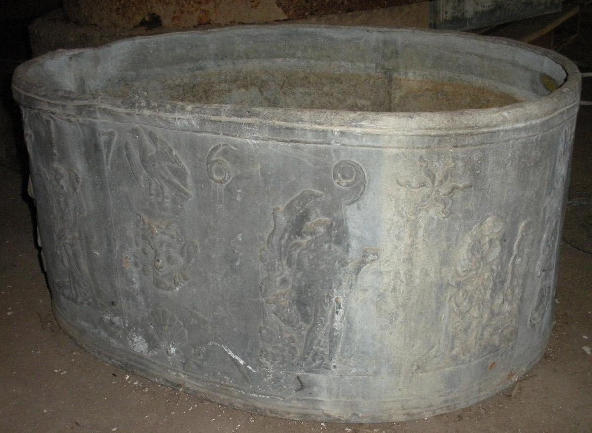 1969.3428.001 cistern front view