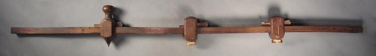 1957.0093.049 A-H, Compass, side 1