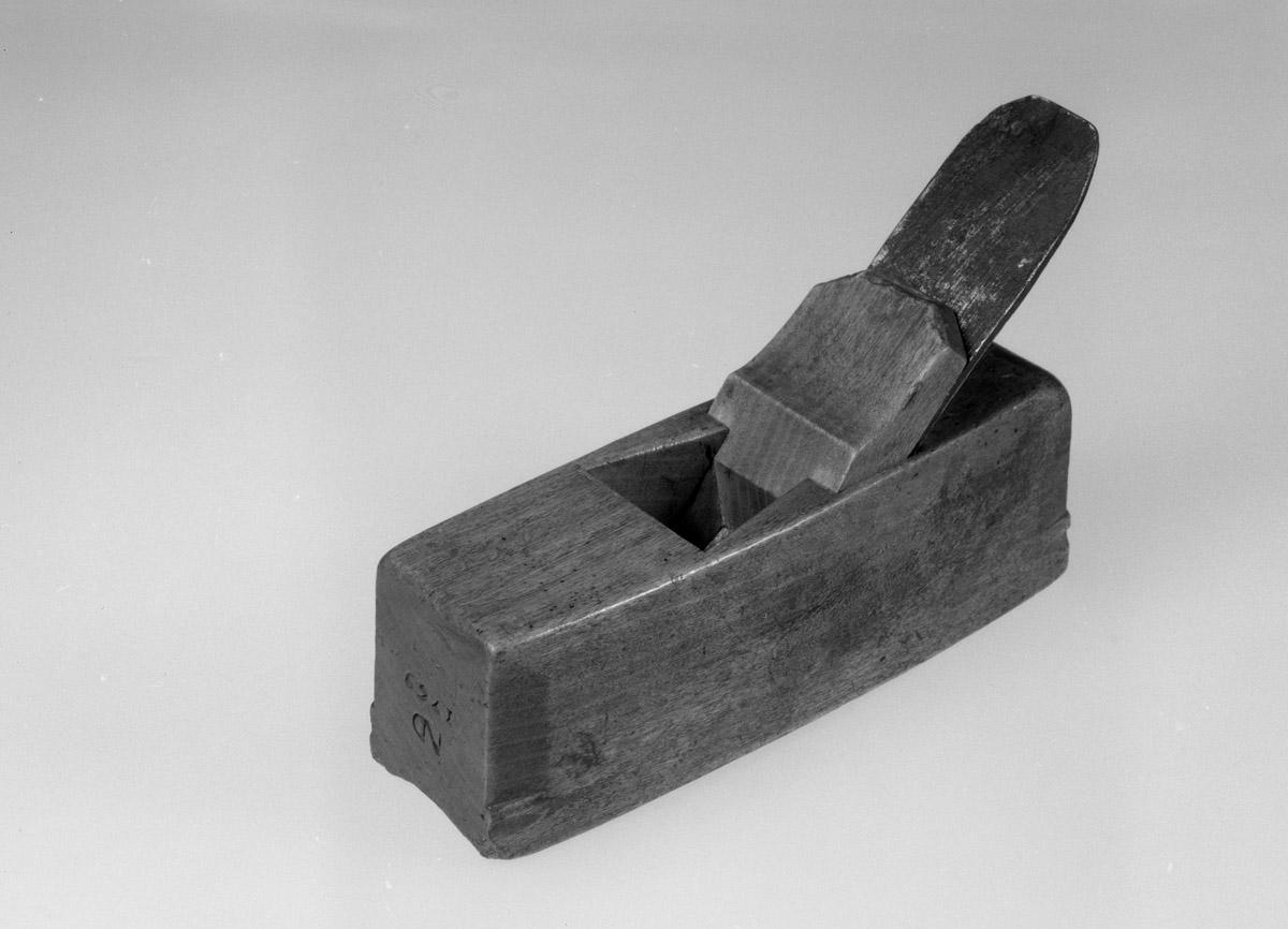 1957.0093.053 A-C Hollow plane