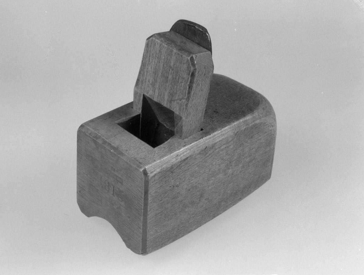 1957.0093.054 A-C Hollow plane
