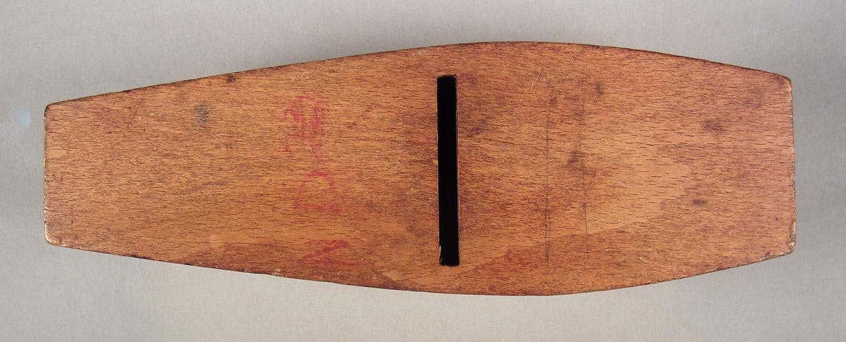 1957.0093.056 Smooth plane, sole