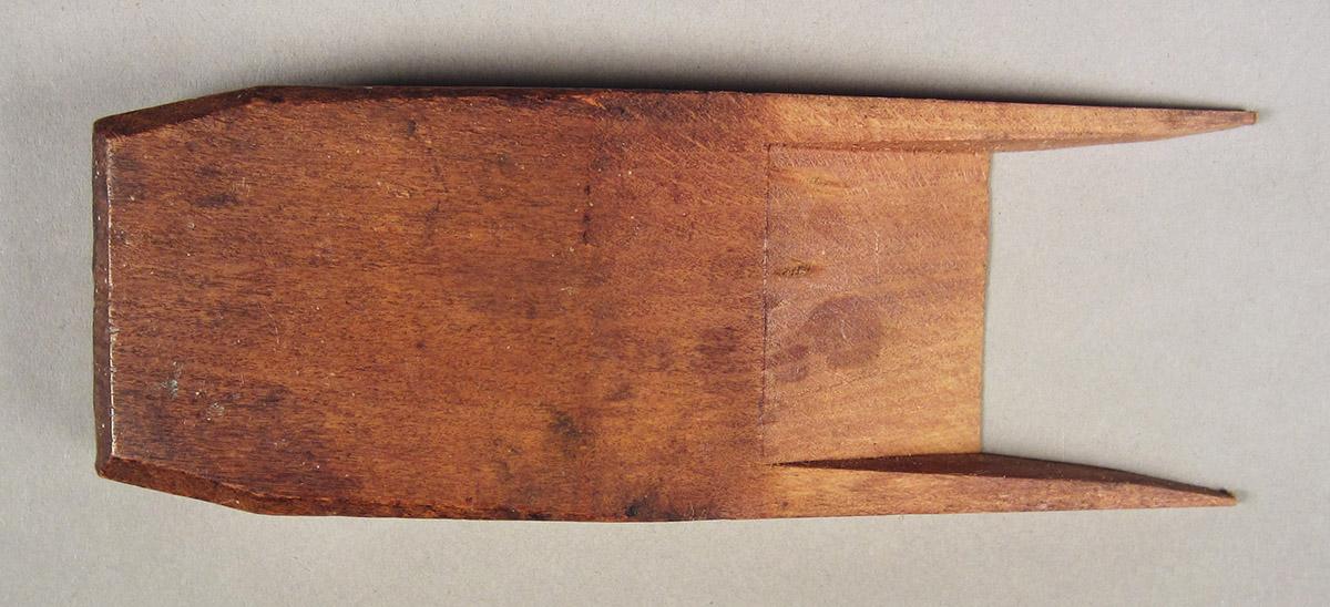 1957.0093.056 Smooth plane, wedge side 1