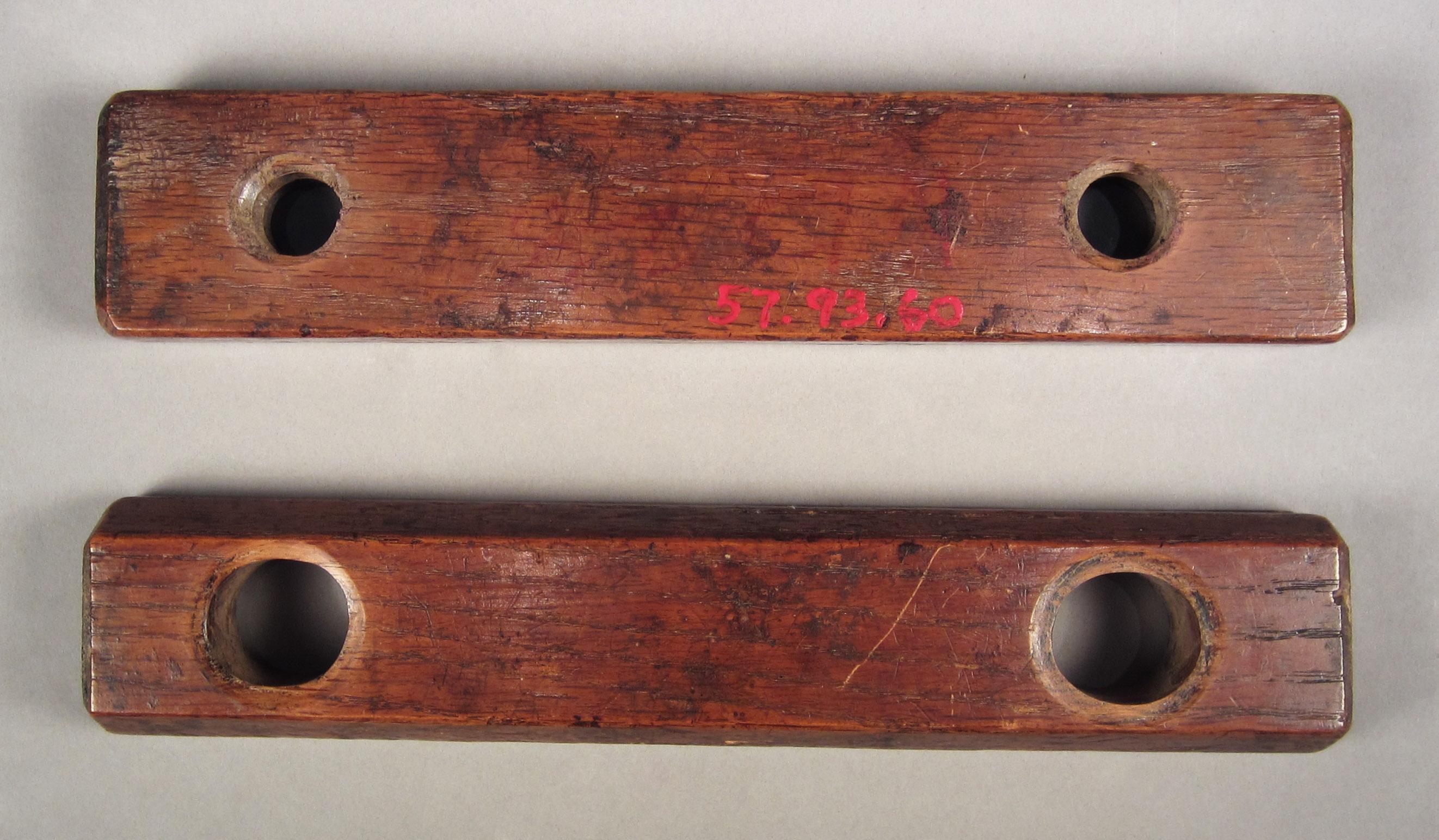 1957.0093.060, Clamp, planks side 1