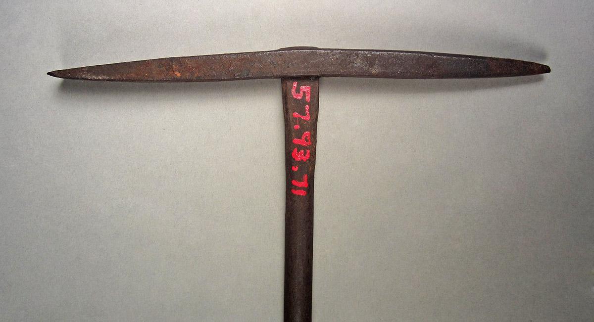 1957.0093.071, Pick, head side 1