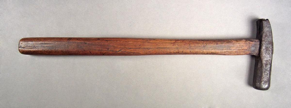 1957.0093.072, Hammer, side 2