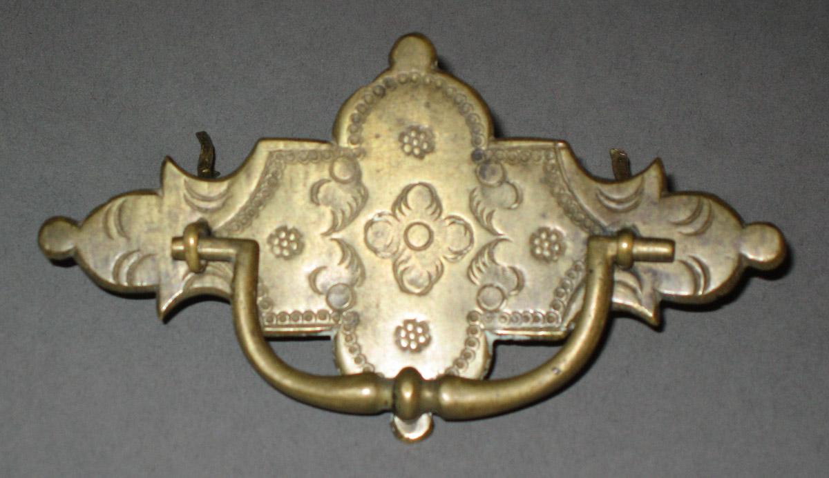 1969.3609 Cabinet handle