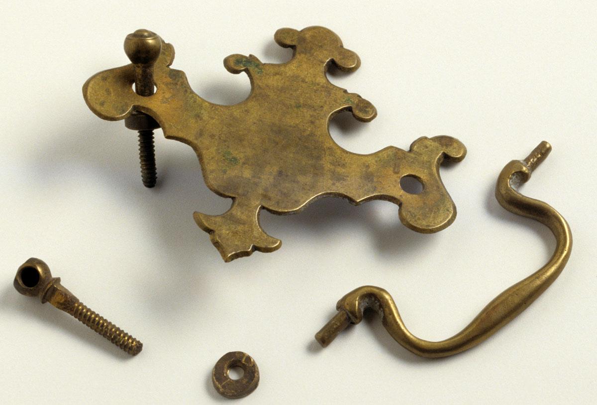 1969.3610 Cabinet handle, pieces