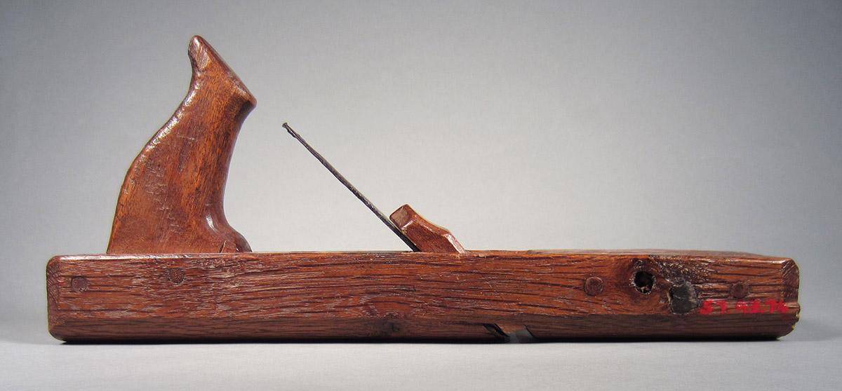 1957.0093.074 A-C Round plane, overall side 1