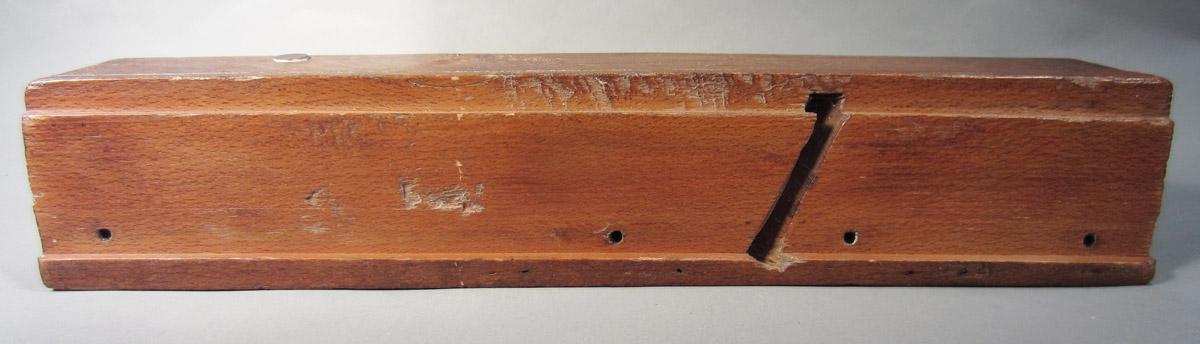 1957.0093.075 A-C Rabbet plane, Underside