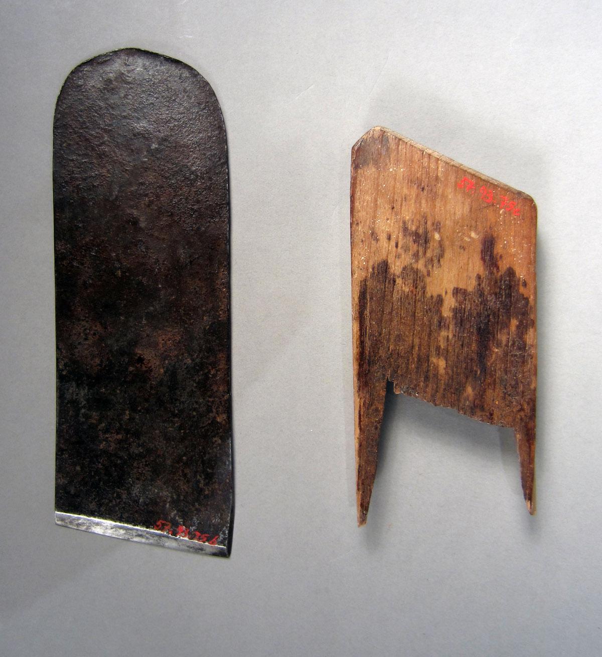 1957.0093.075 B-C Rabbet plane, Wedge iron view 2