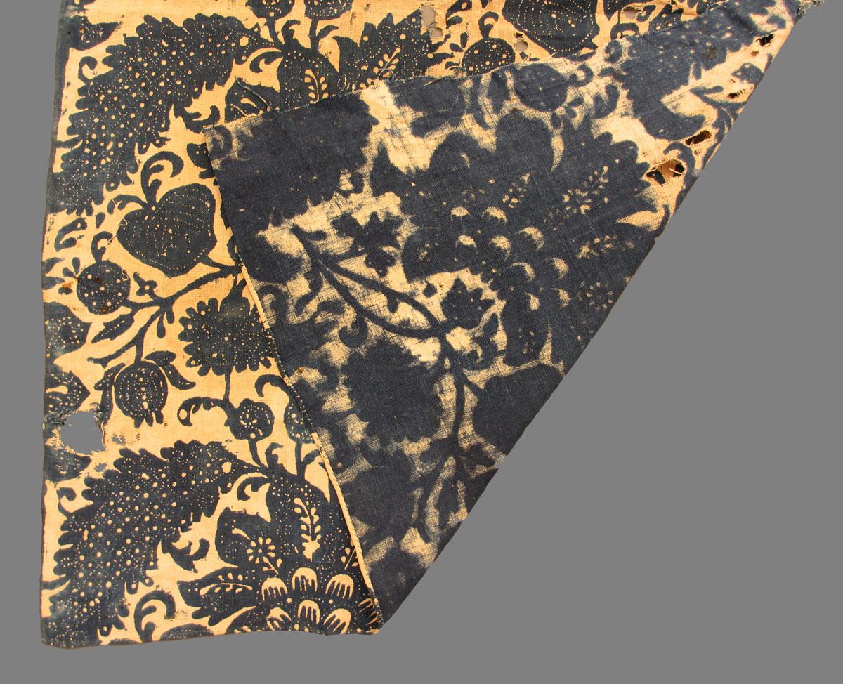 1969.3642.001 textile, printed folded corner