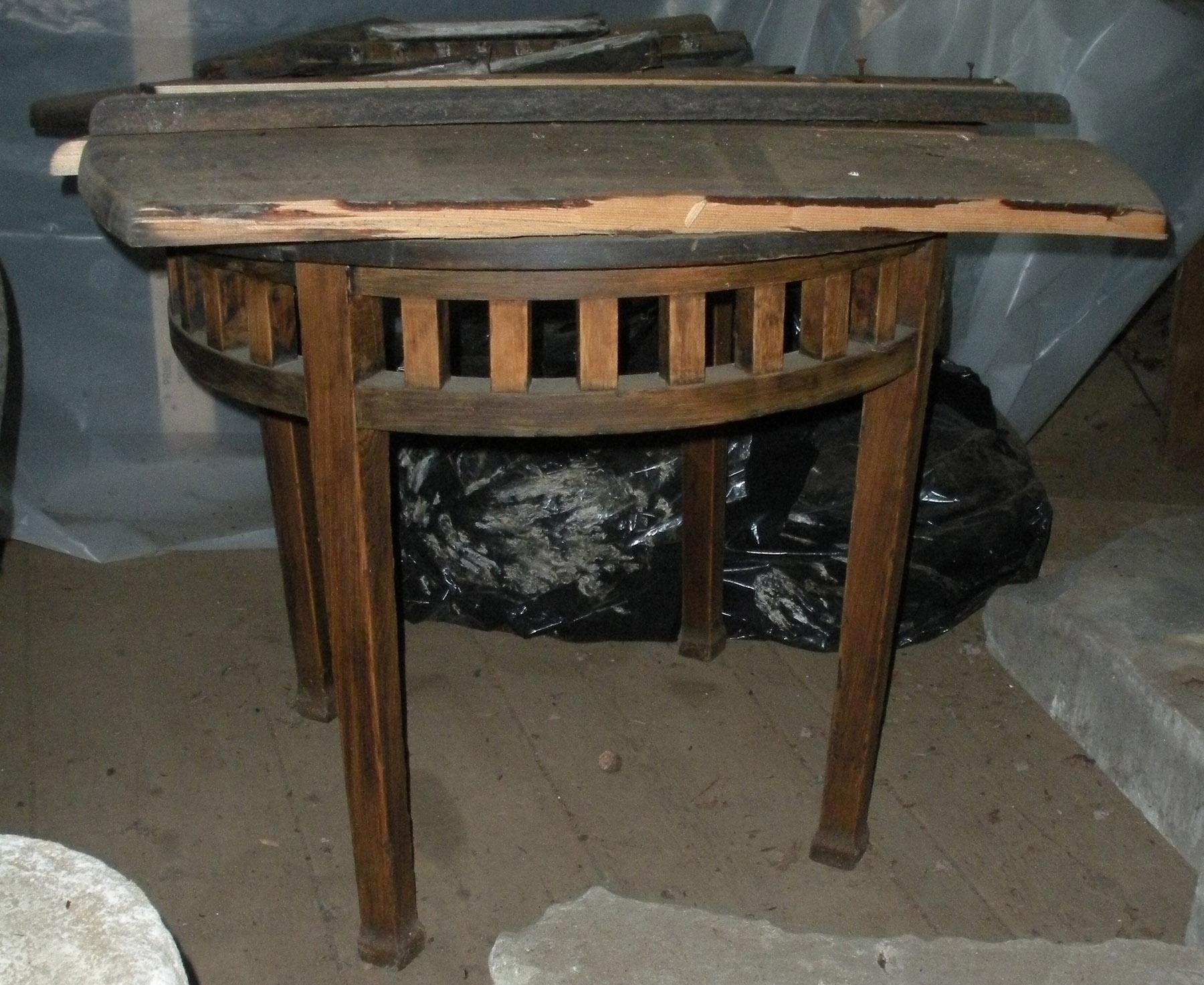 1969.3649 table front view