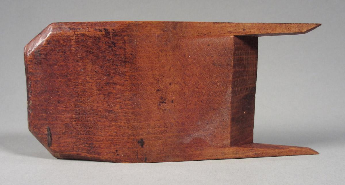 1957.0093.081 A-C Long plane, wedge top