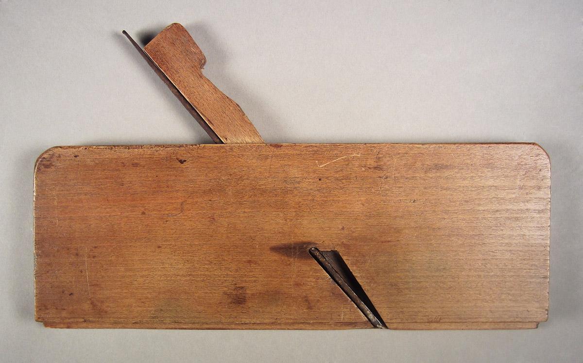 1957.0093.086 A-C, Molding plane, overall side 1