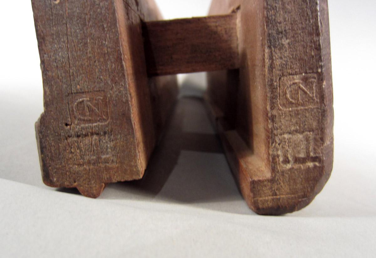 1957.0093.090 A-F Table round plane, Stock mark