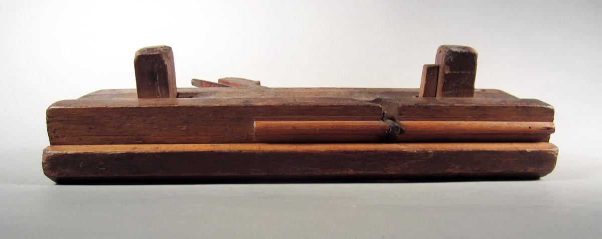 1957.0093.090 A-F Table round plane, Underside