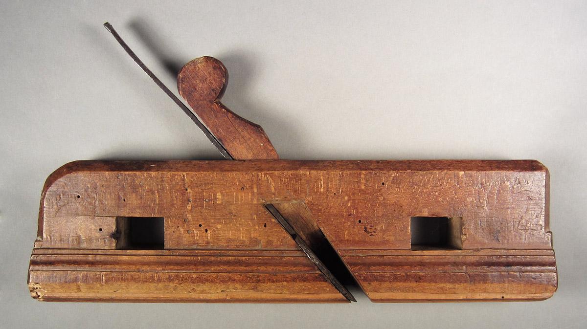 1957.0093.091 A-C, Molding plane, side 1