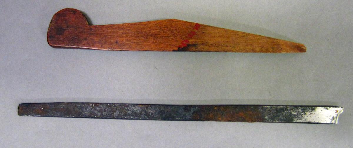 1957.0093.093 b-c Ovolo plane, wedge iron view 1