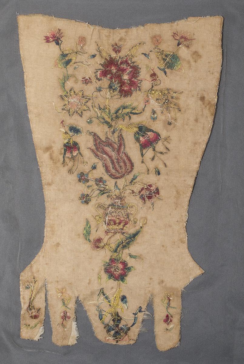 1969.3791 Stomacher, Verso
