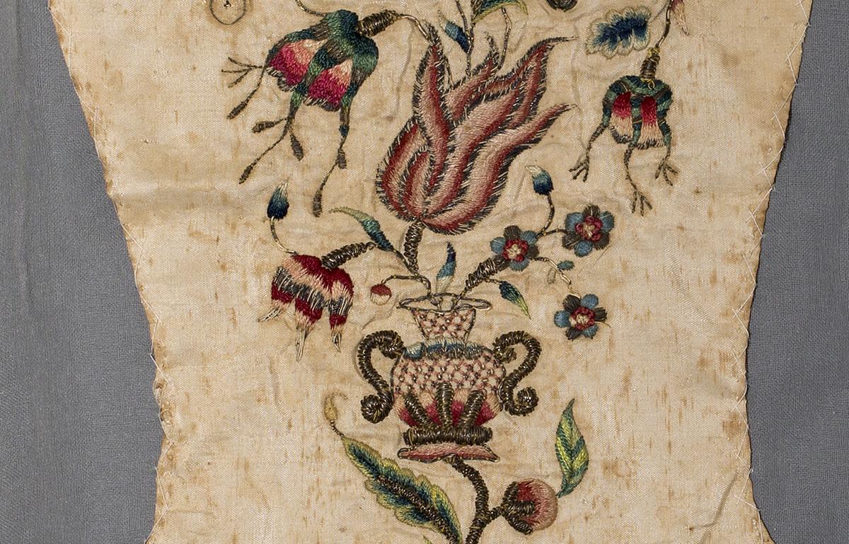 1969.3791 Stomacher, Detail 2