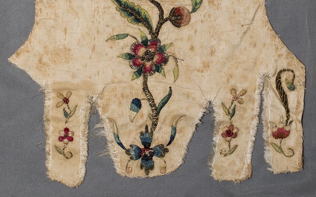 1969.3791 Stomacher, Detail 3
