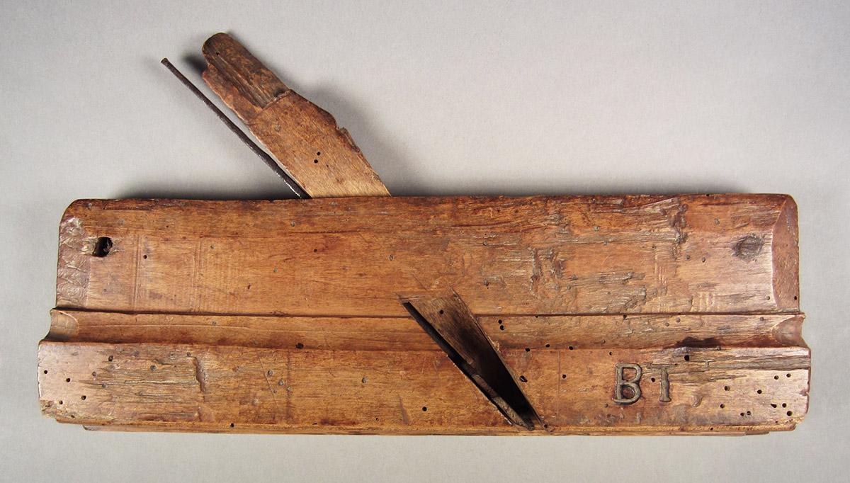 1957.0093.101 A-C, Molding plane, overall side 1