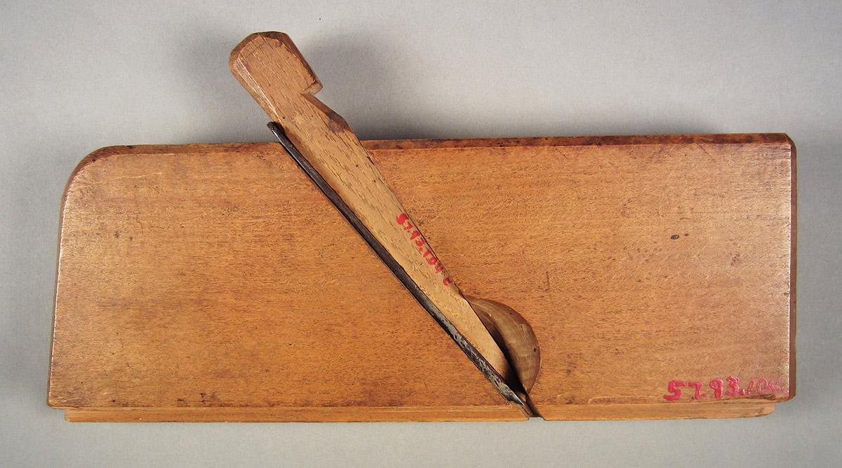 1957.0093.104 A-C, Molding plane, overall side 1