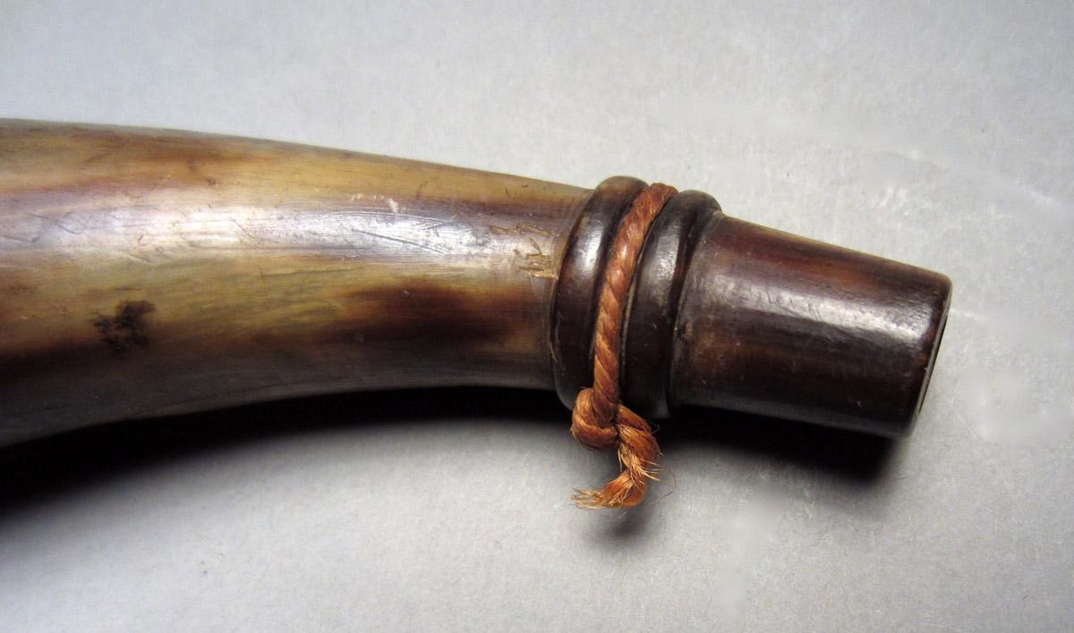 1957.0100.003 Powder horn, Tip