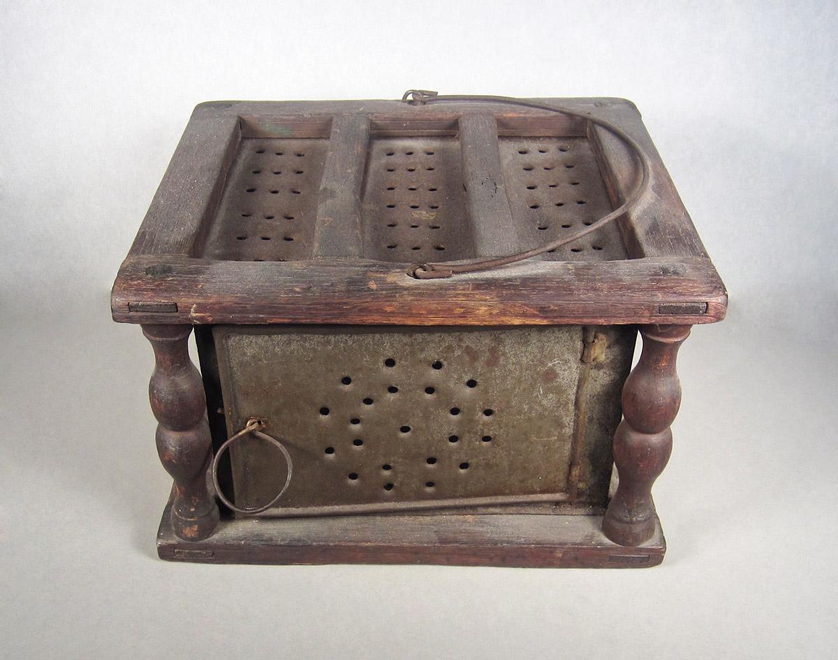 1957.0100.004, Foot warmer, angle