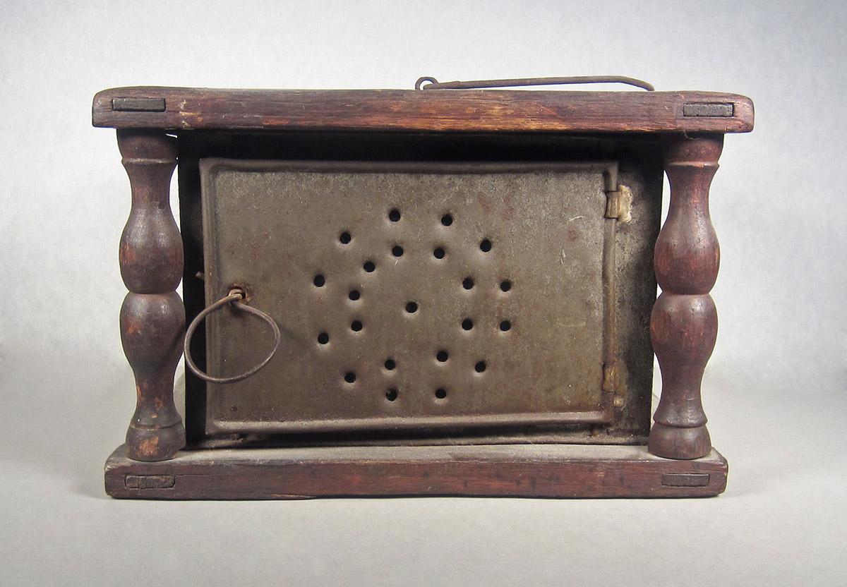 1957.0100.004, Foot warmer, front
