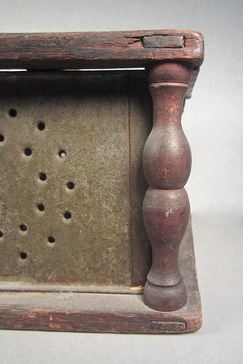 1957.0100.004, Foot warmer, frame detail 1