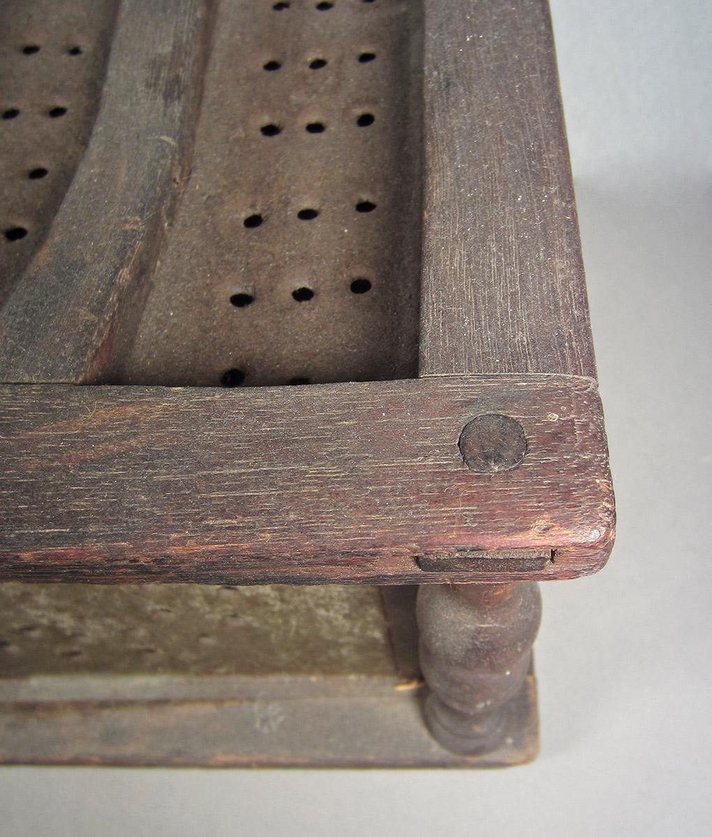 1957.0100.004, Foot warmer, frame detail 2