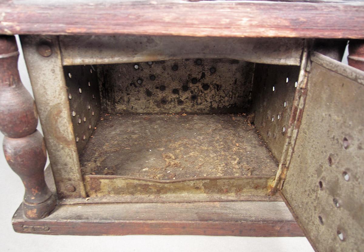 1957.0100.004, Foot warmer, inside