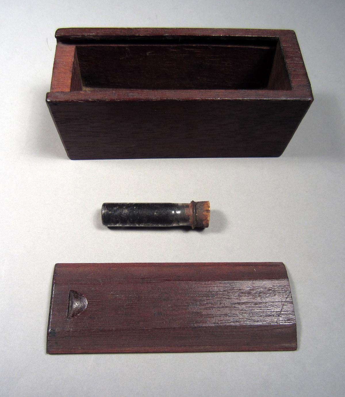 1957.0100.005 A-C Box, View 1