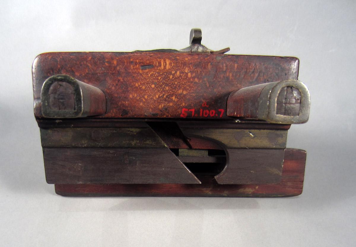 1957.0100.007 A-D Grooving plane, View 1