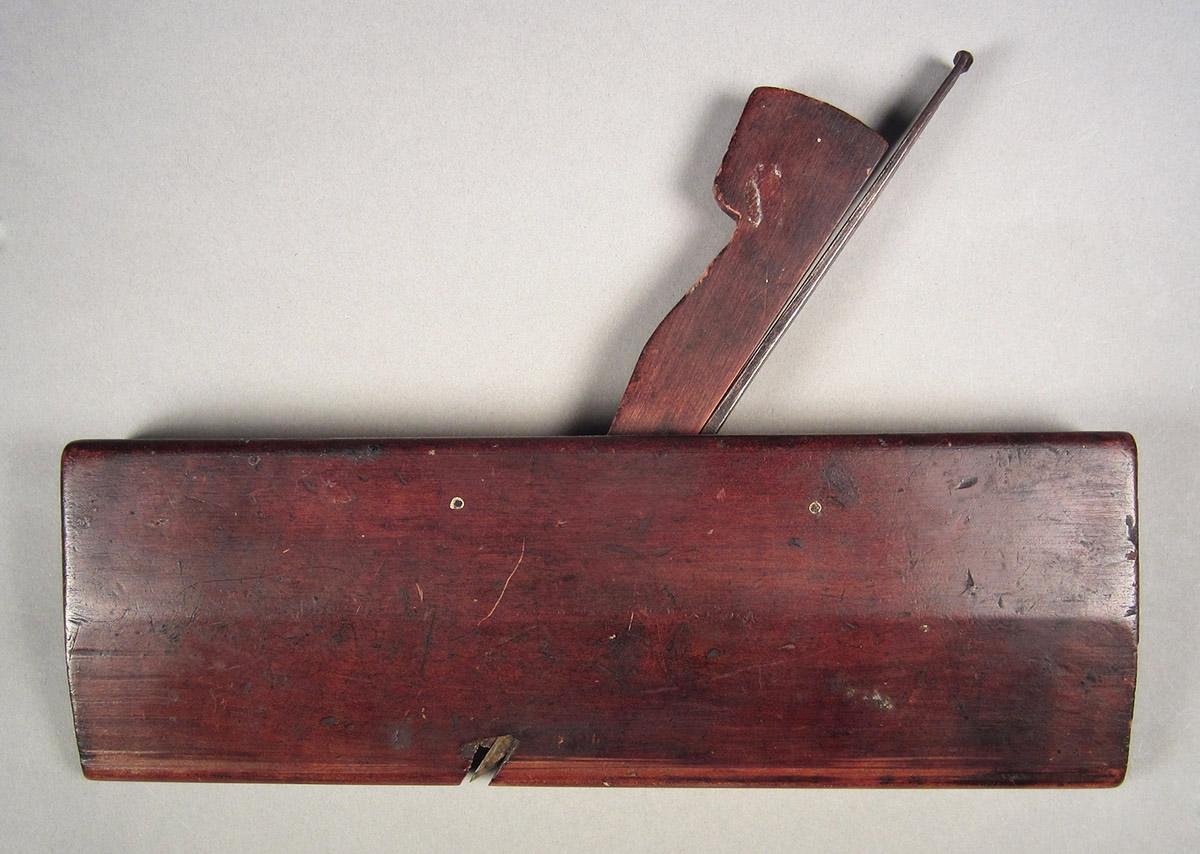 1957.0100.008 A-C, Round plane, side 2