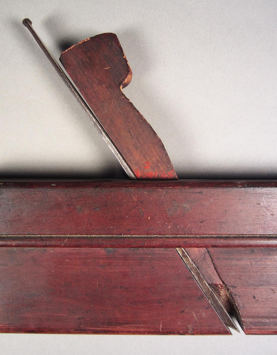 1957.0100.008 A-C, Round plane, throat detail