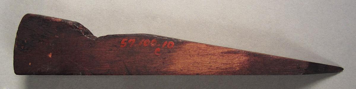 1957.0100.010 A-C, Round plane, wedge side 1