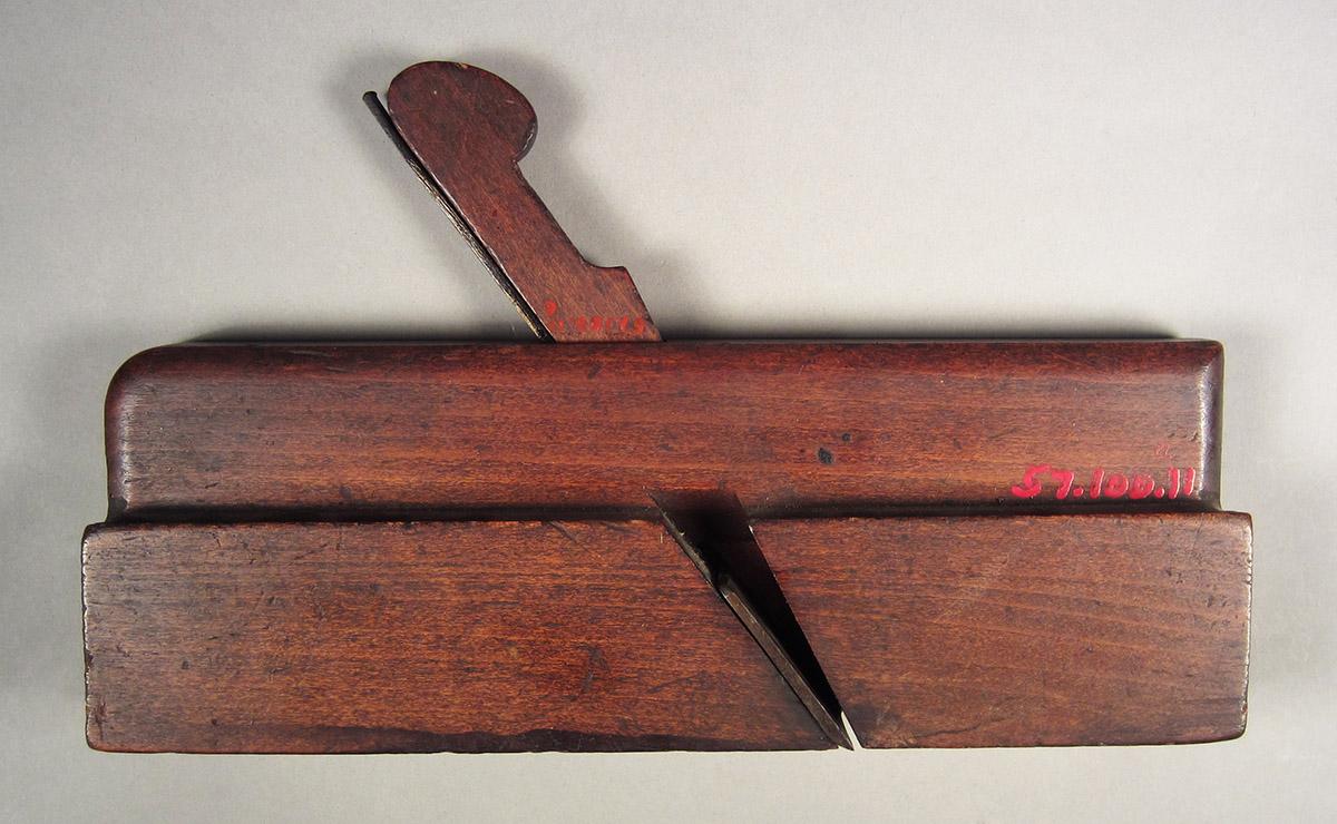 1957.0100.011 Hollow plane, overall side 1