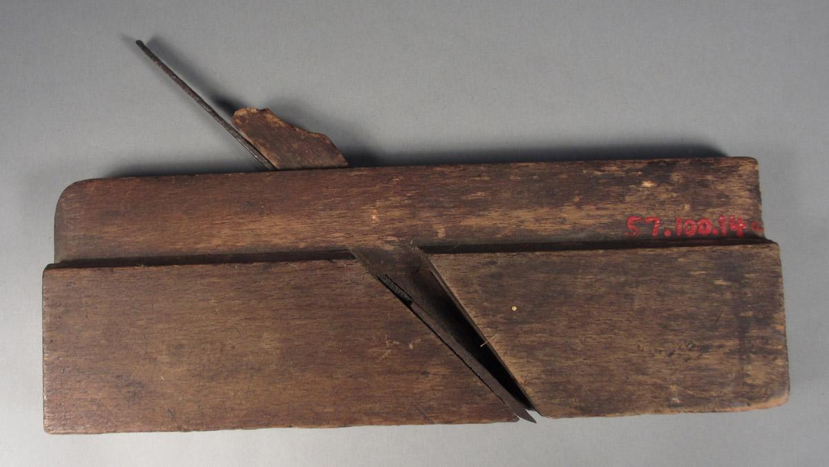 1957.0100.014 A-C Hollow plane, View 1