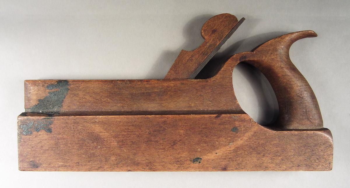 1957.0100.015 A-C, Groove plane, side 2