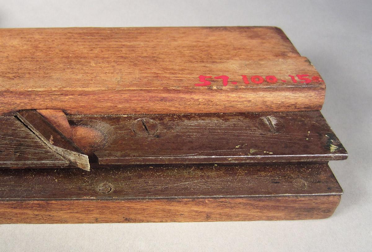 1957.0100.015 A-C, Groove plane, sole detail