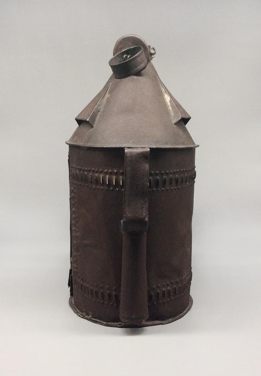 1957.0107.002 Lantern, view 3