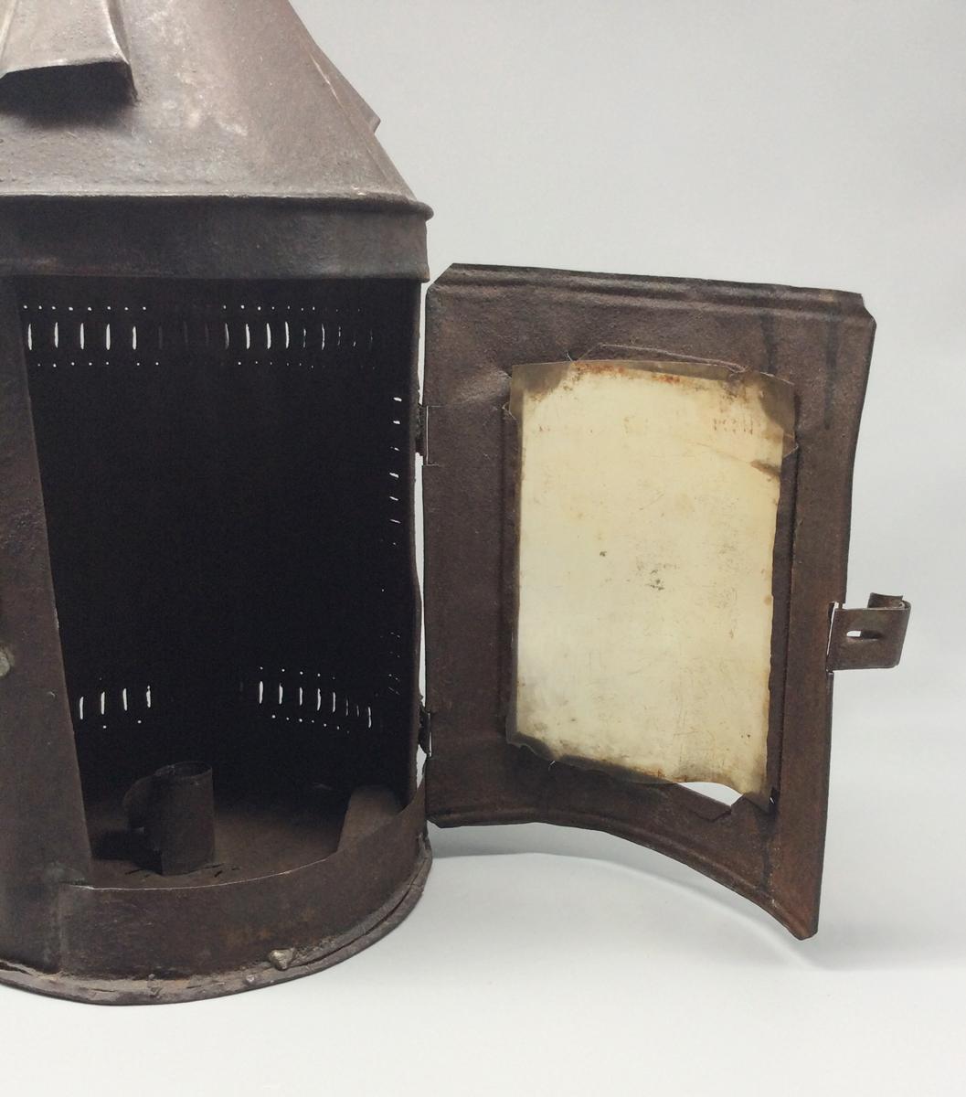 1957.0107.002 Lantern, view 5