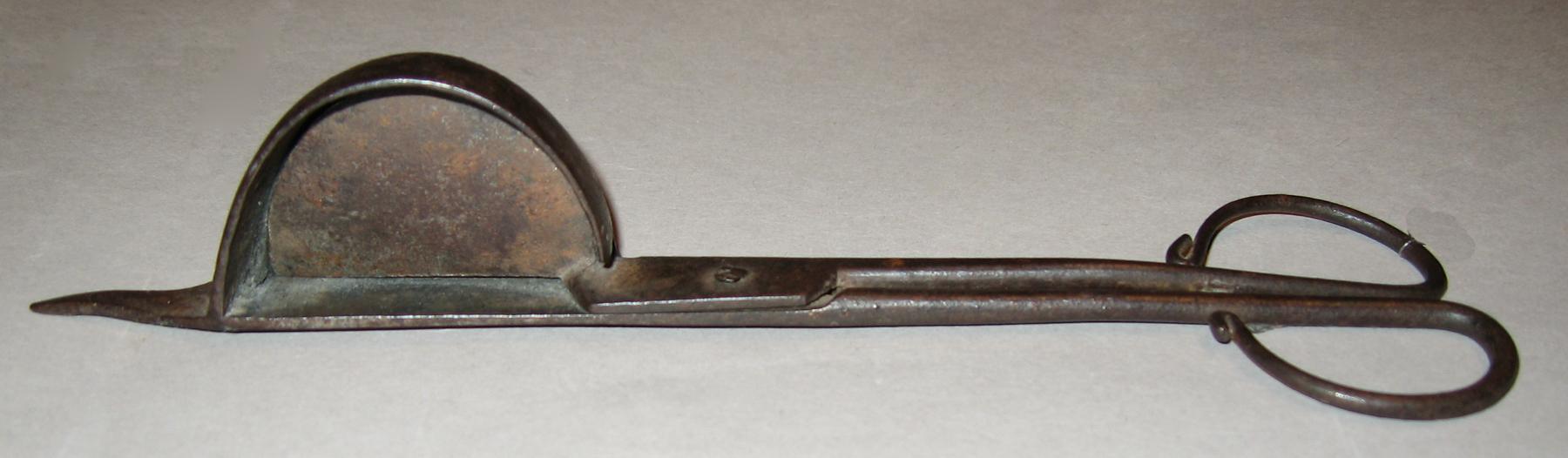 1957.0109 Snuffer