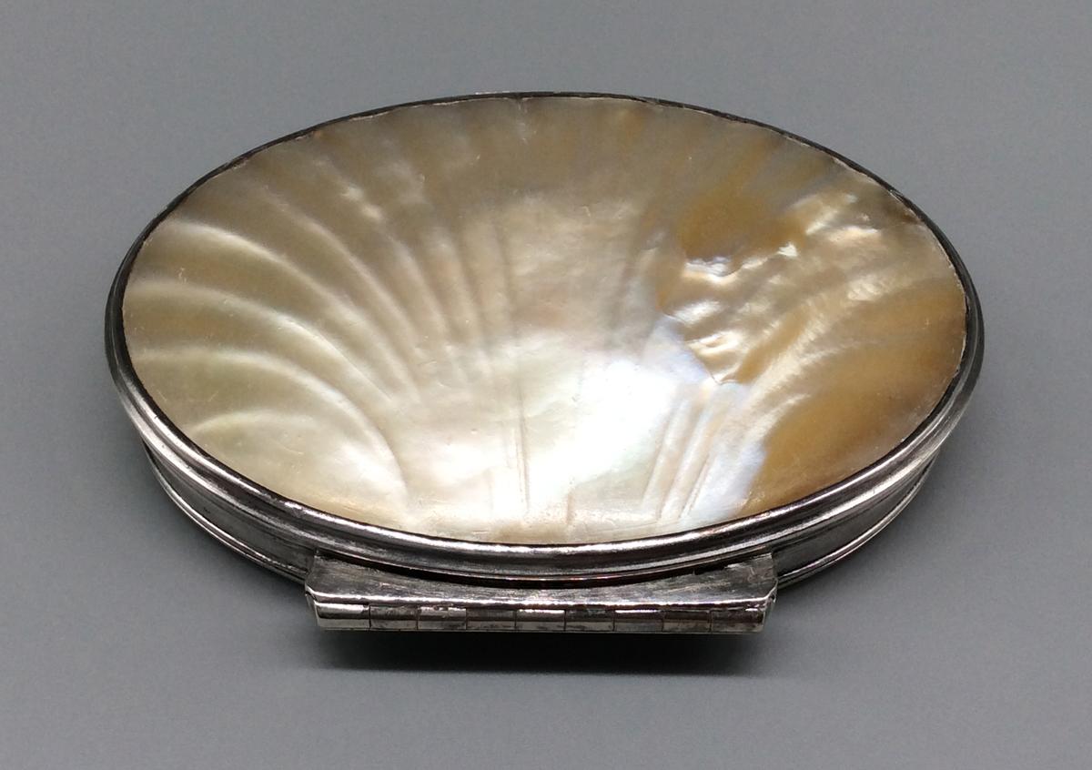 1957.0111.001 Box, view 2