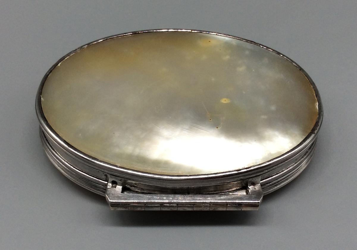 1957.0111.001 Box, view 4