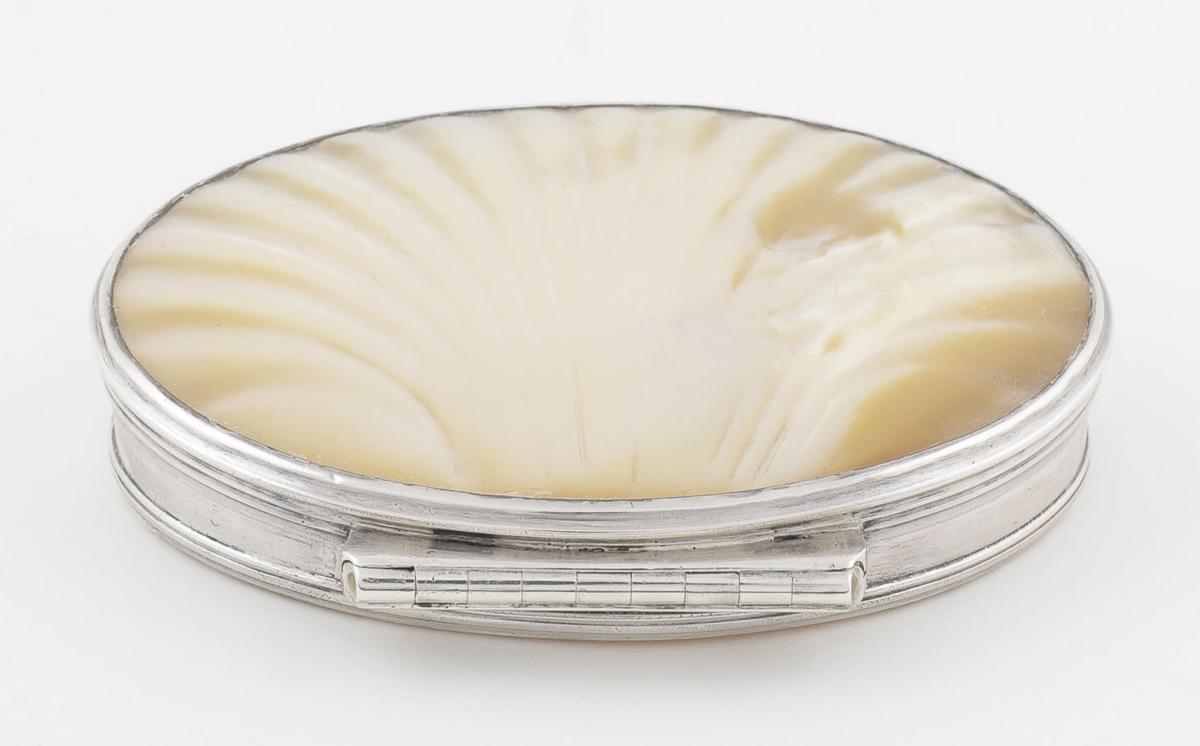 1957.0111.001 Silver and Shell Box, View 2