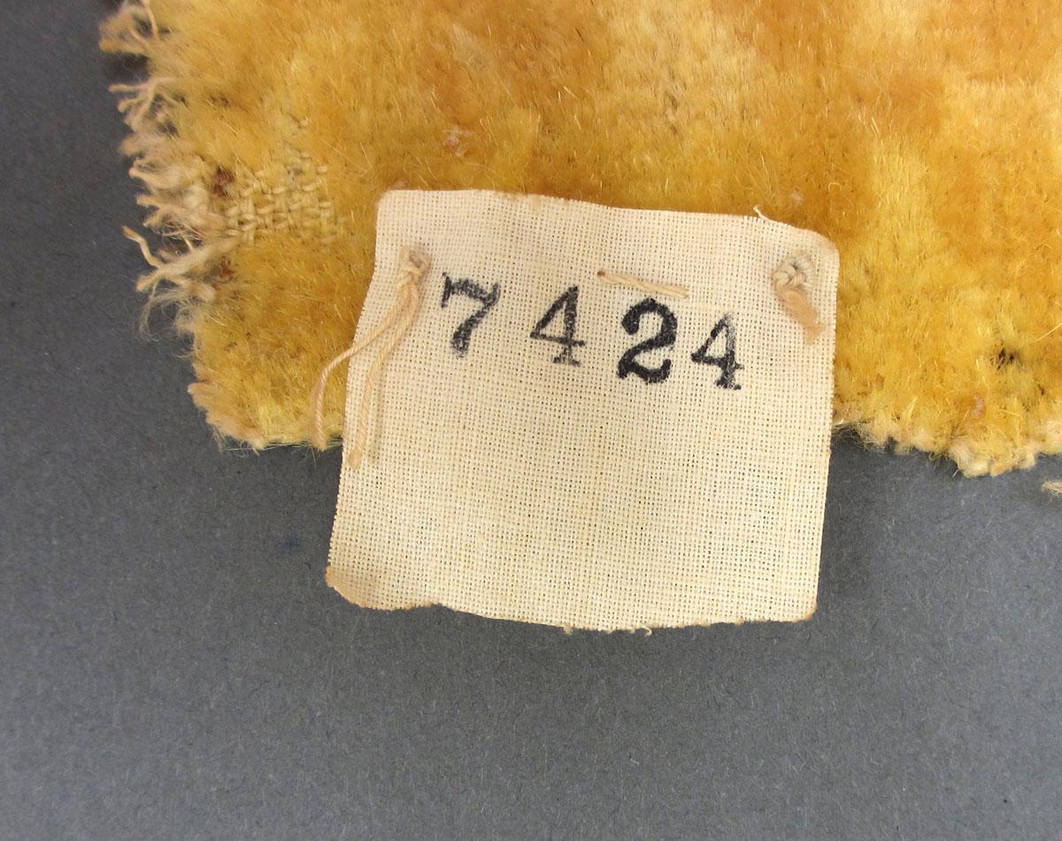 1969.4072 A Textile, velvet label